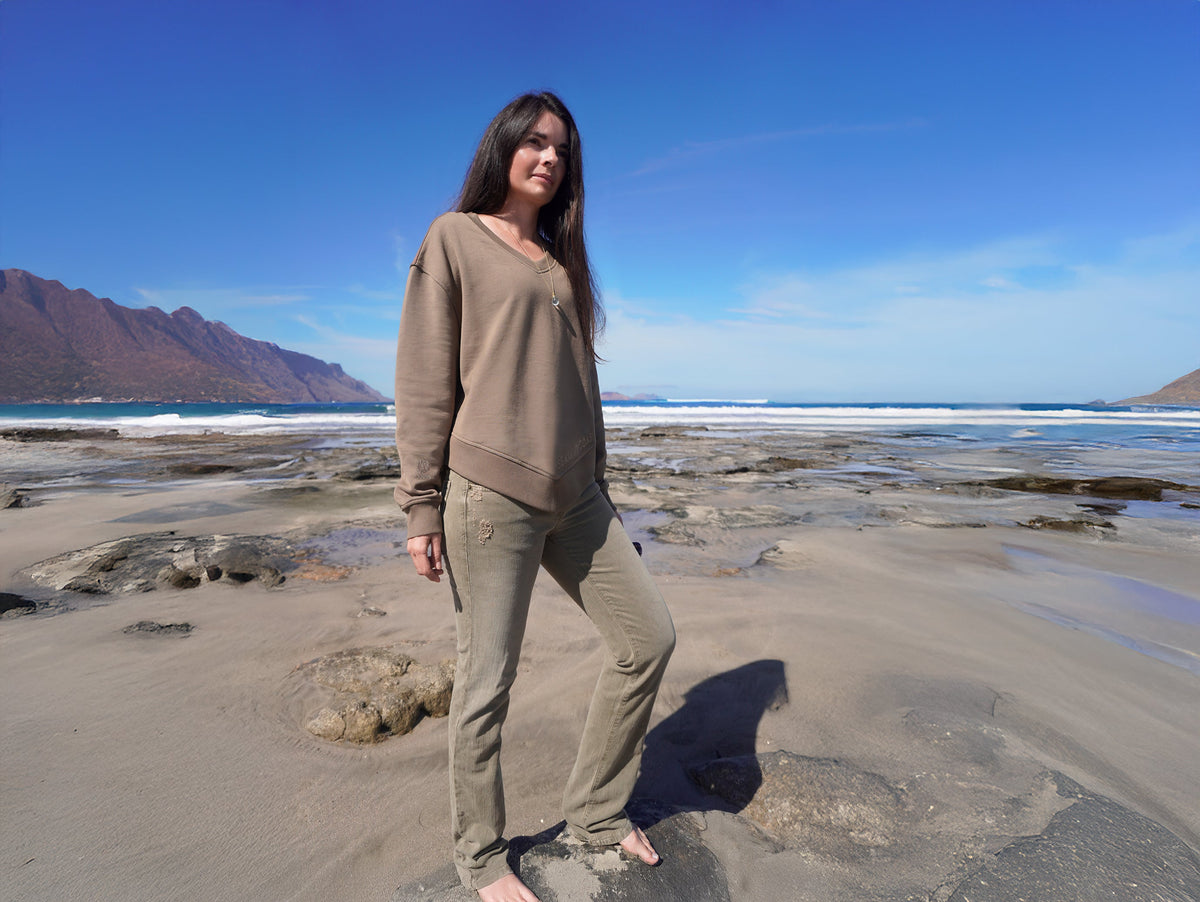 Cozy Chic: Poncho-Sweatshirt Khaki für Herbsttage