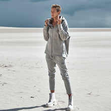 Lade das Bild in den Galerie-Viewer, grau Melange Sweathose aus Organic Cotton mit Stickerei