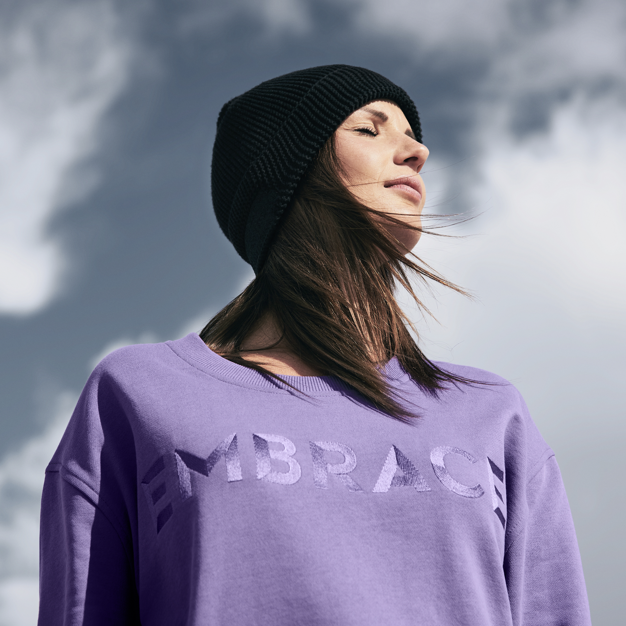 lila Sweatshirt aus Organic Cotton mit Stickerei