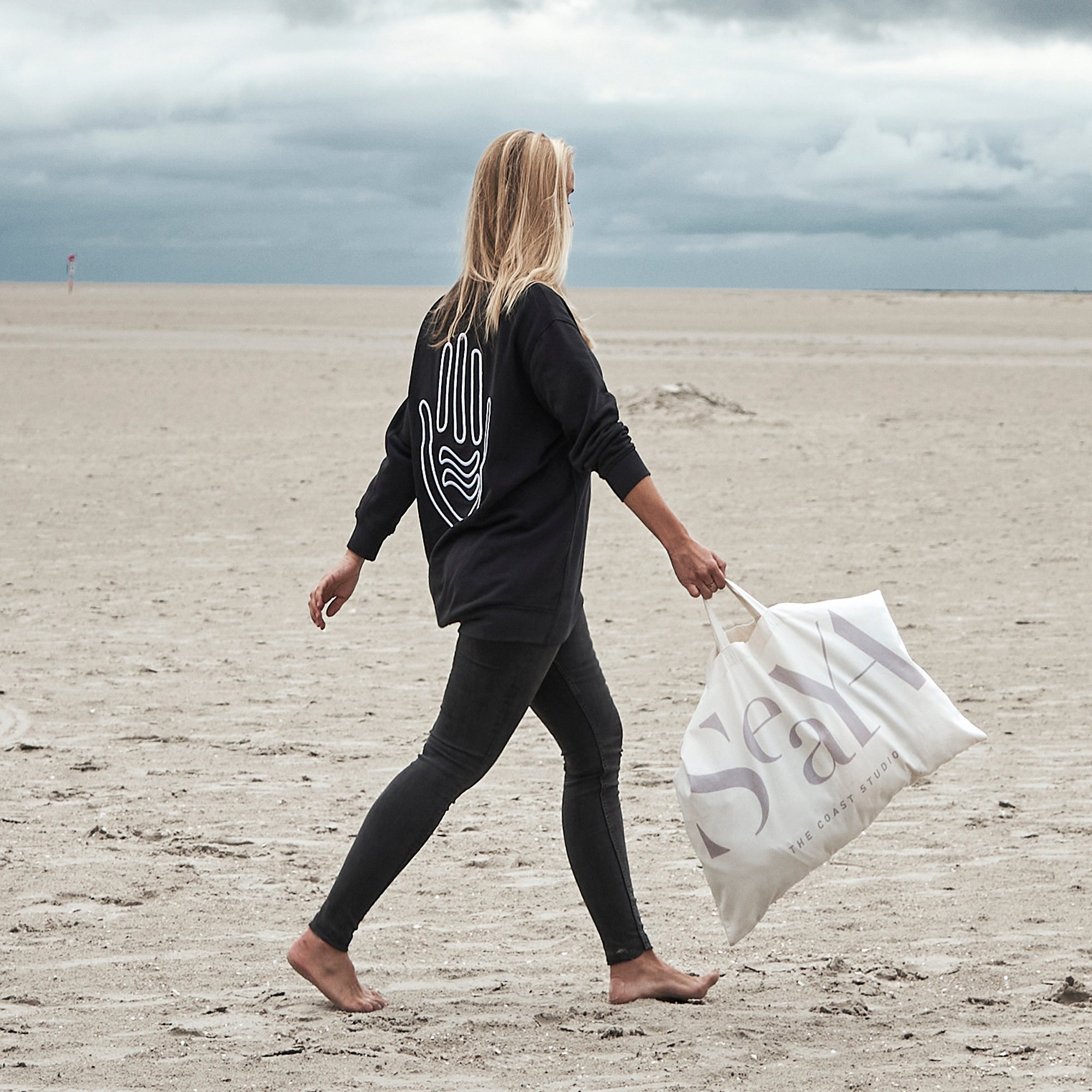 Yoga Sweatshirt lang in Schwarz aus Organic Cotton mit Stickerei