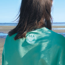 Lade das Bild in den Galerie-Viewer, mintfarbenes Sweatshirt aus Organic Cotton mit Stickerei