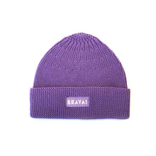Lade das Bild in den Galerie-Viewer, lila Strickmütze