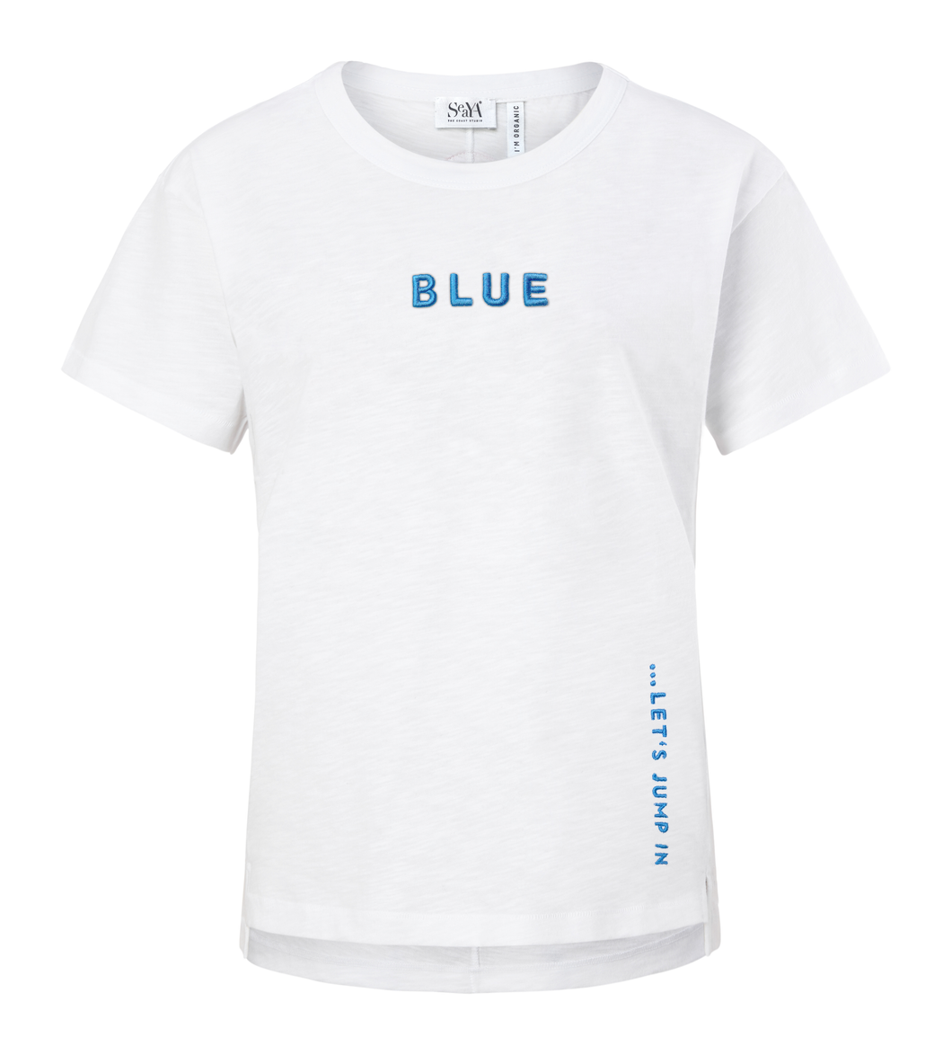 weißes T-Shirt aus Organic Cotton mit blauer Stickerei