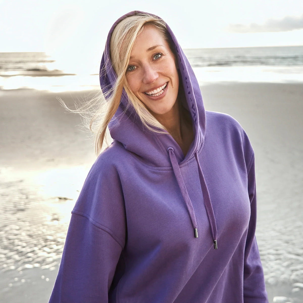 Lila – die Farbe zwischen Himmel und Erde: Warum unser lila Sweat-Hoodie dein neuer Everyday-Liebling wird
