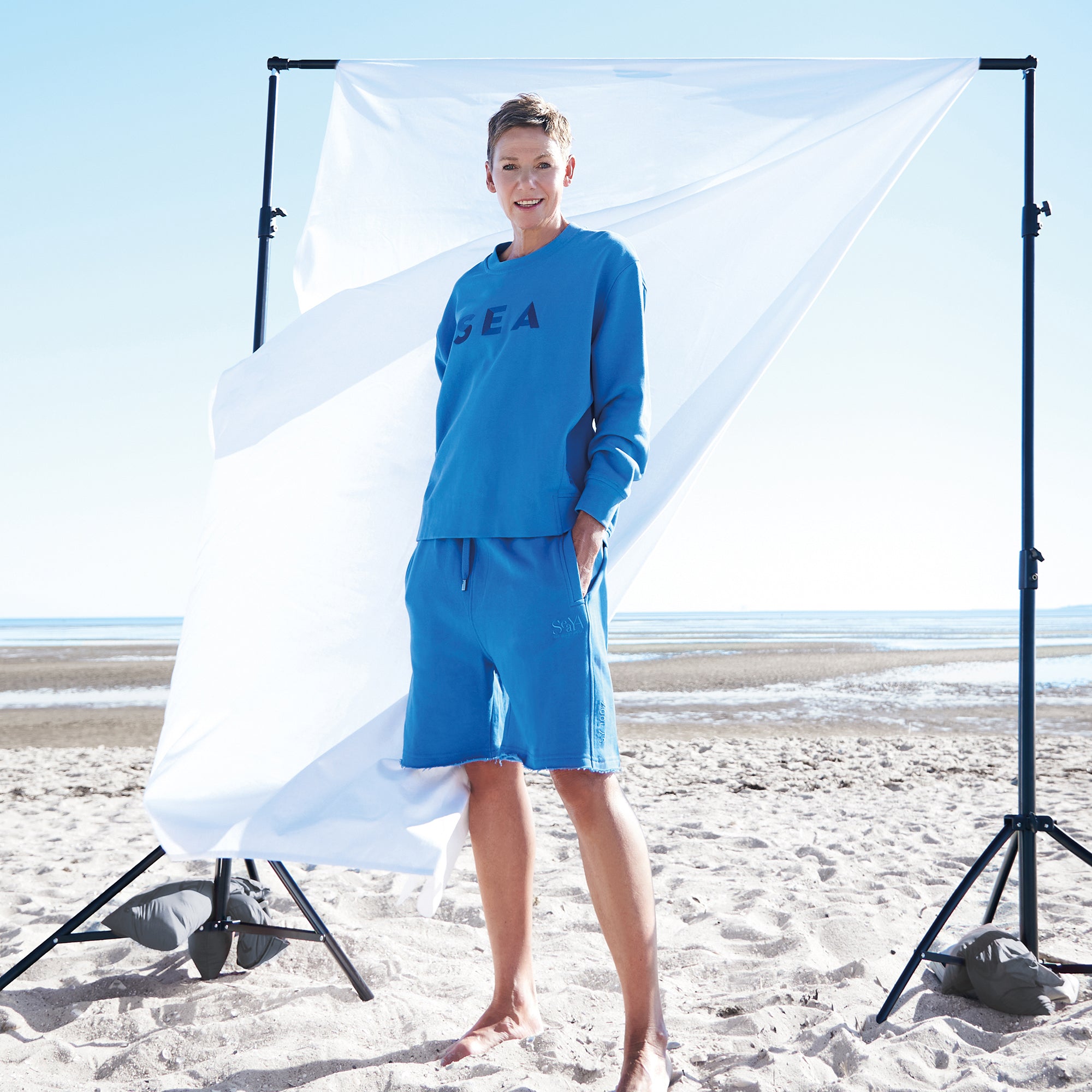 blaues Sweatshirt aus Organic Cotton mit Stickerei NEU
