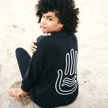 Lade das Bild in den Galerie-Viewer, Yoga Sweatshirt lang in Schwarz aus Organic Cotton mit Stickerei
