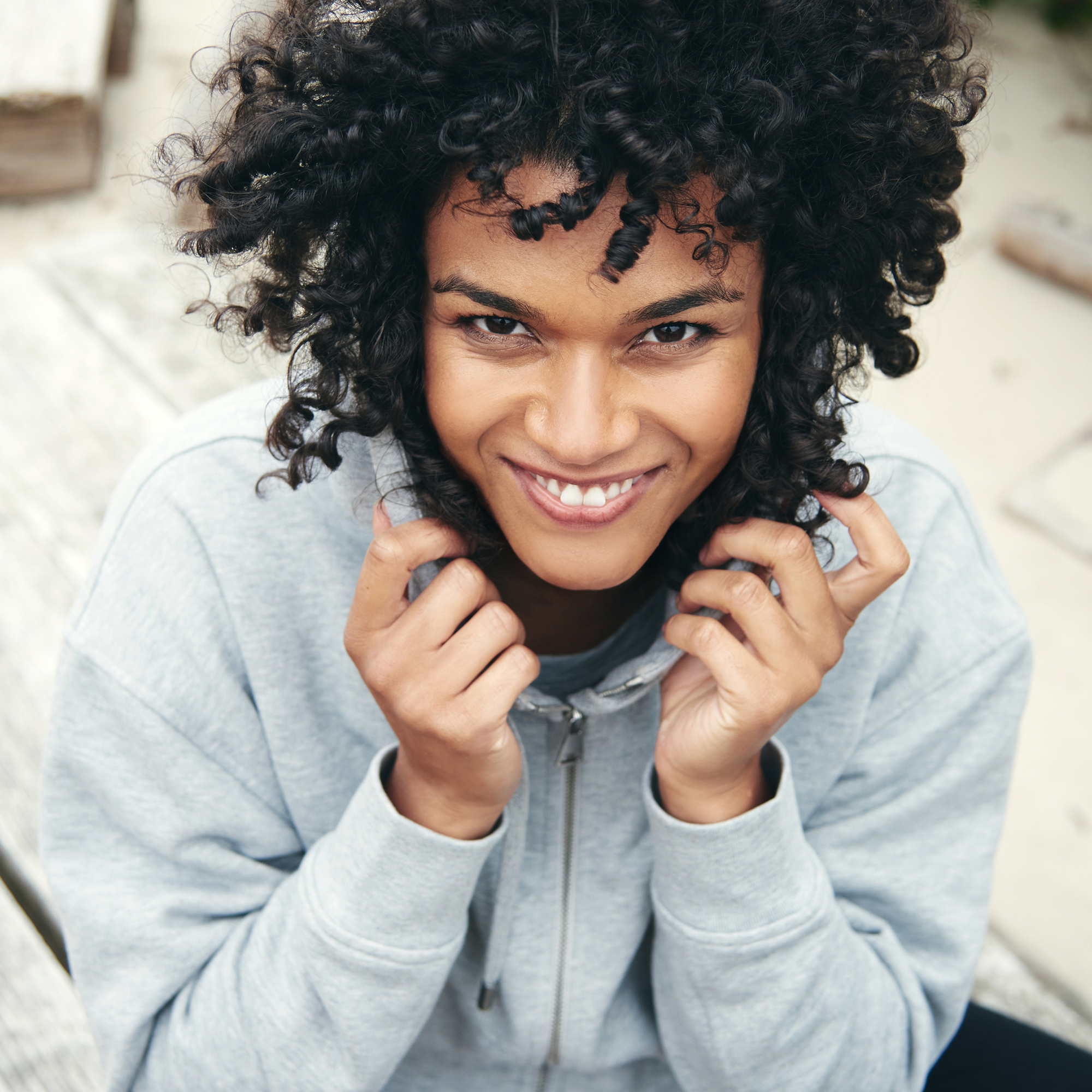 Hoodie Jacke grau Melange aus Organic Cotton mit Stickerei