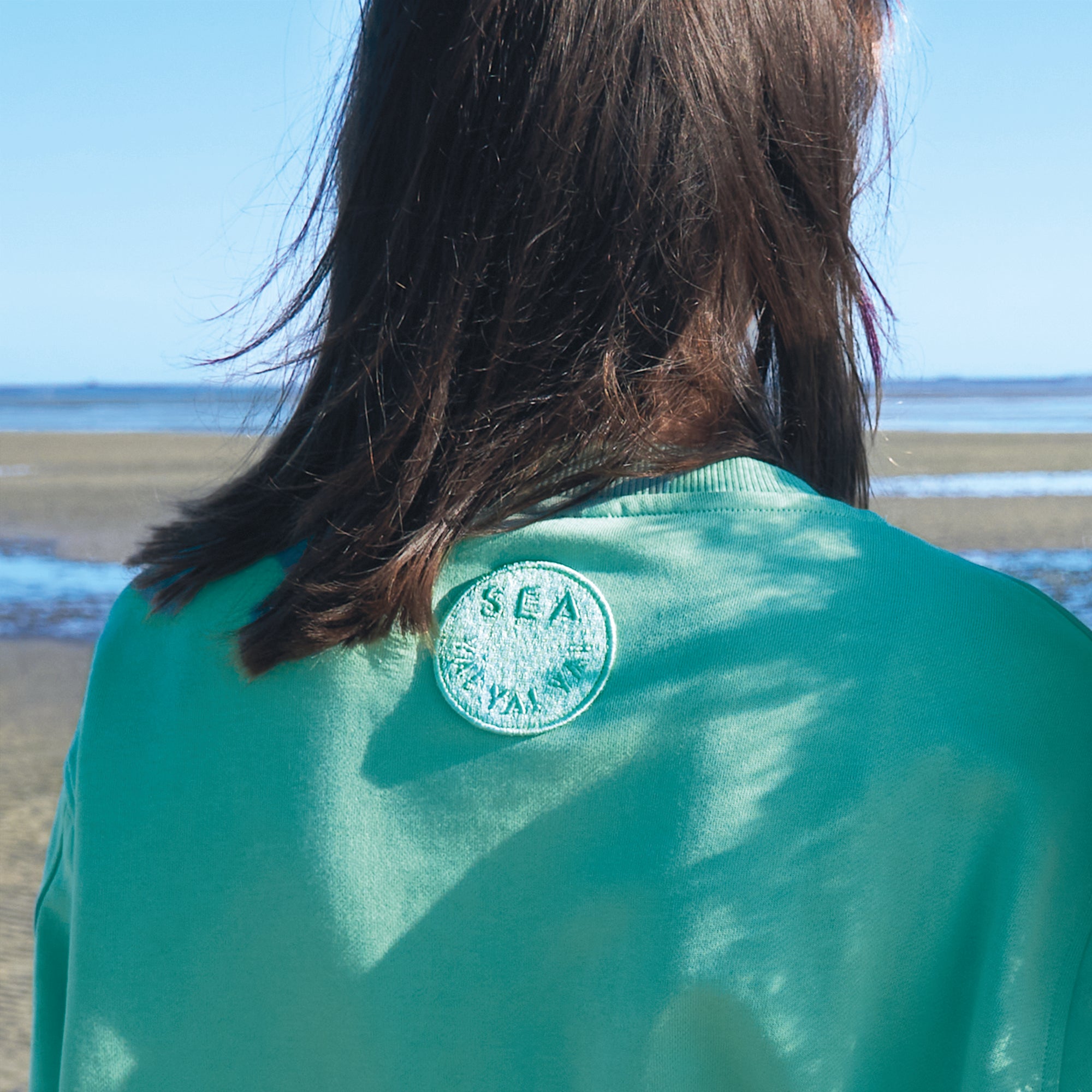 mintfarbenes Sweatshirt aus Organic Cotton mit Stickerei
