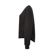 Lade das Bild in den Galerie-Viewer, schwarzes Sweatshirt Poncho aus Organic Cotton mit Stickerei

